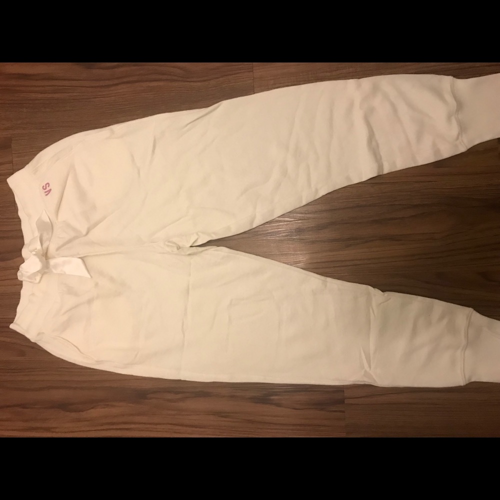 Brand new Victoria Secret Joggers 🔴CREAM ONLY🔴